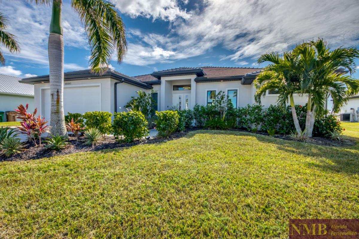 Ferienhaus-Cape-Coral-Sanisbar Breeze_3-Front-of-Villa